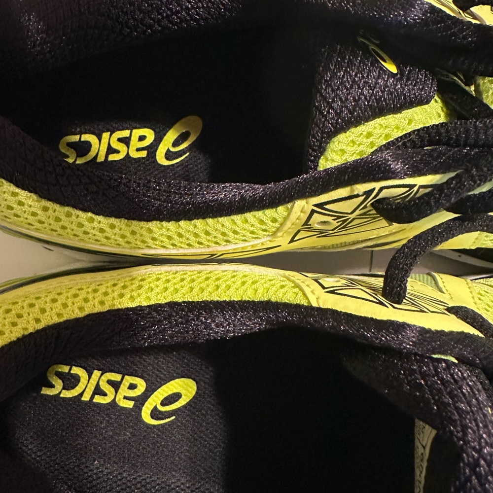 Final Price Drop Asics GT-2000 Fluorescent Yellow Running Shoes - Picture 5 of 13